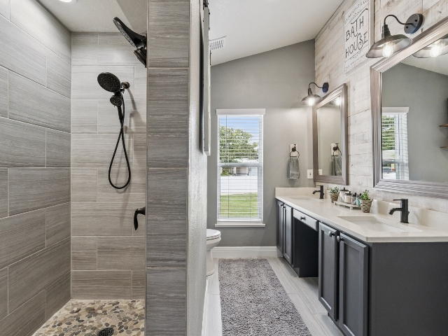 Bathroom Remodeling Service Image